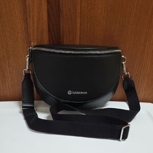 Lululemon Leather Alternative Saddle Crossbody Bag 2L NWOT Sold Out Online